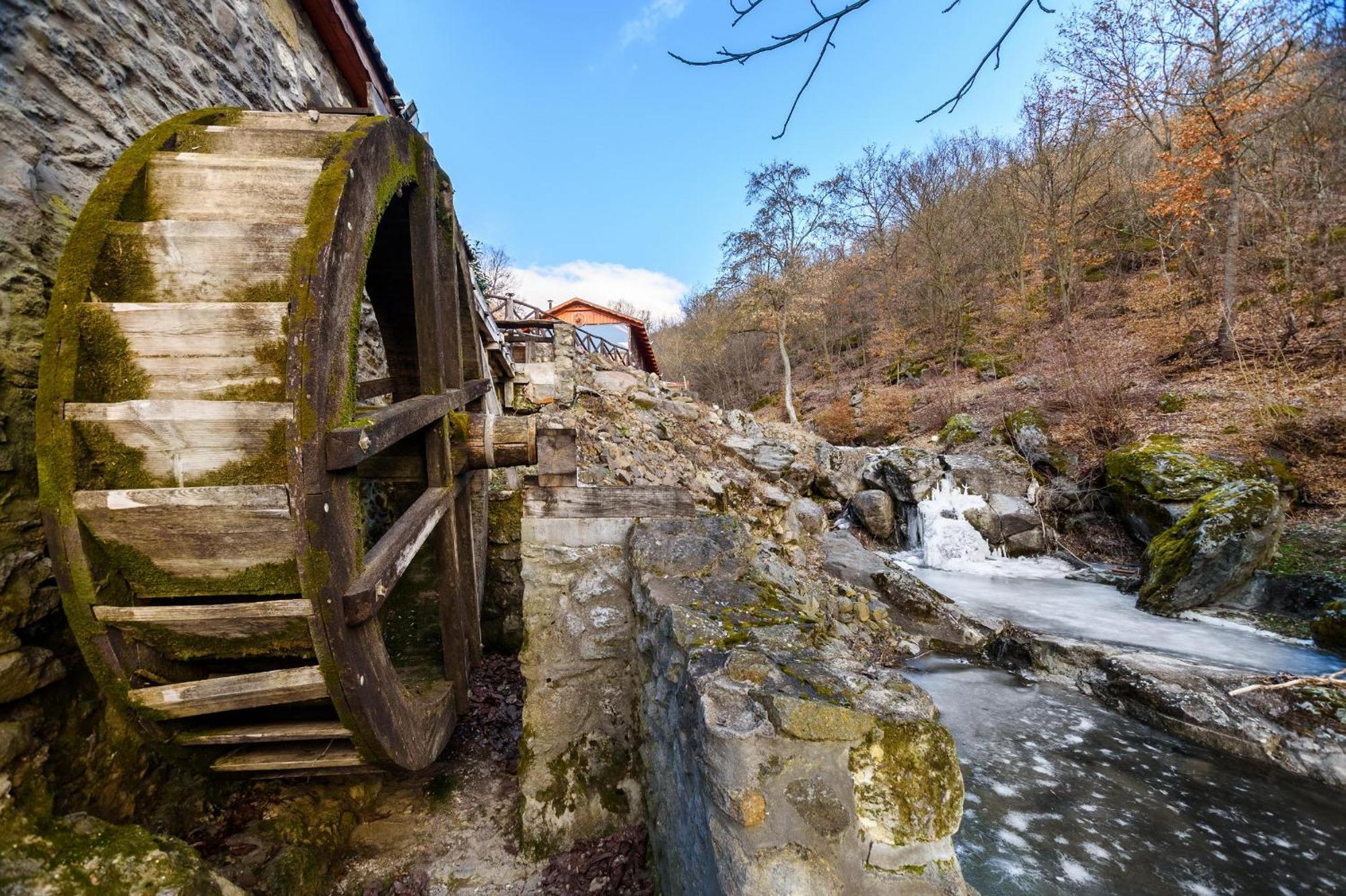 Malom Udvar Panzio Es Etterem Hotel Ber Exterior photo