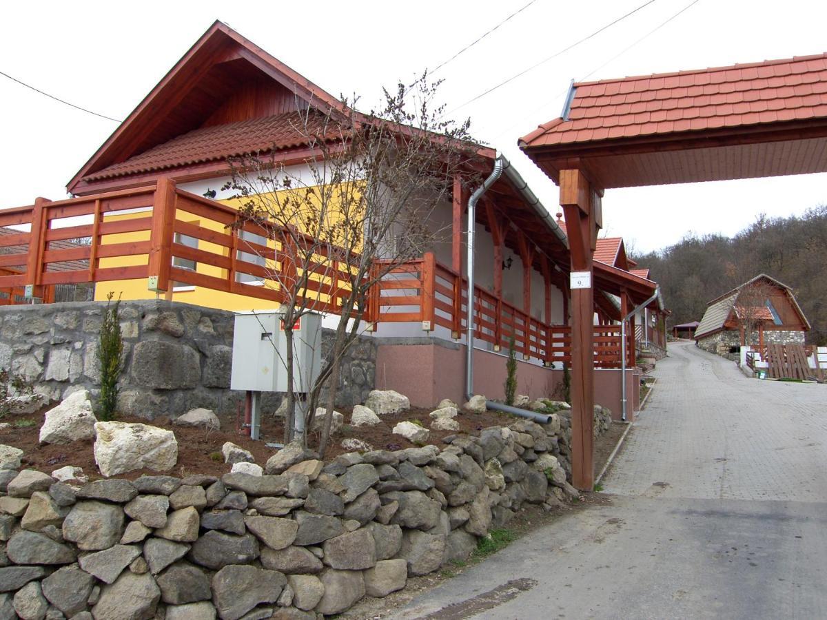 Malom Udvar Panzio Es Etterem Hotel Ber Exterior photo